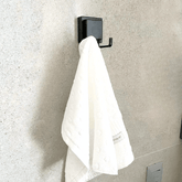 Gancho Duplo de Parede Ventosa Preto Fosco Suporta 3KG - Ela Decora